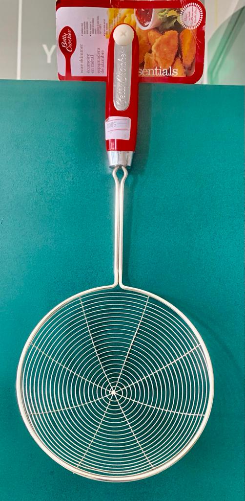 Cuisine - Ecumoire en métal Betty crocker