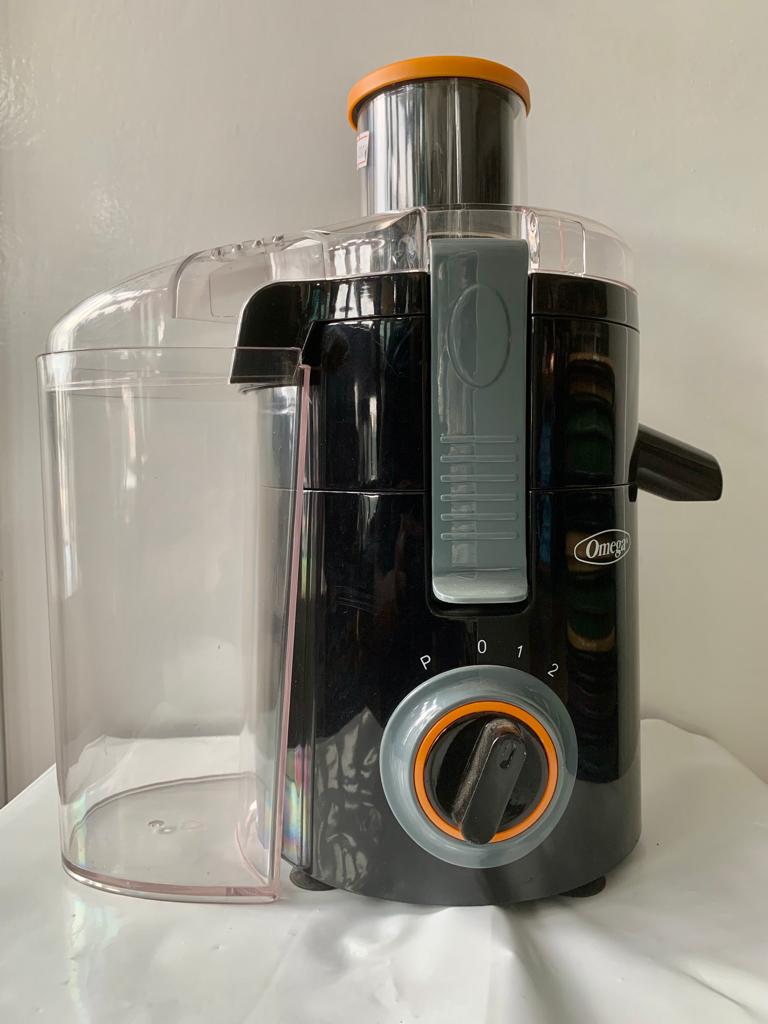 électroménager  Omega  Extracteur de jus à goulotte haute pour jus de fruits et de légumes frais,