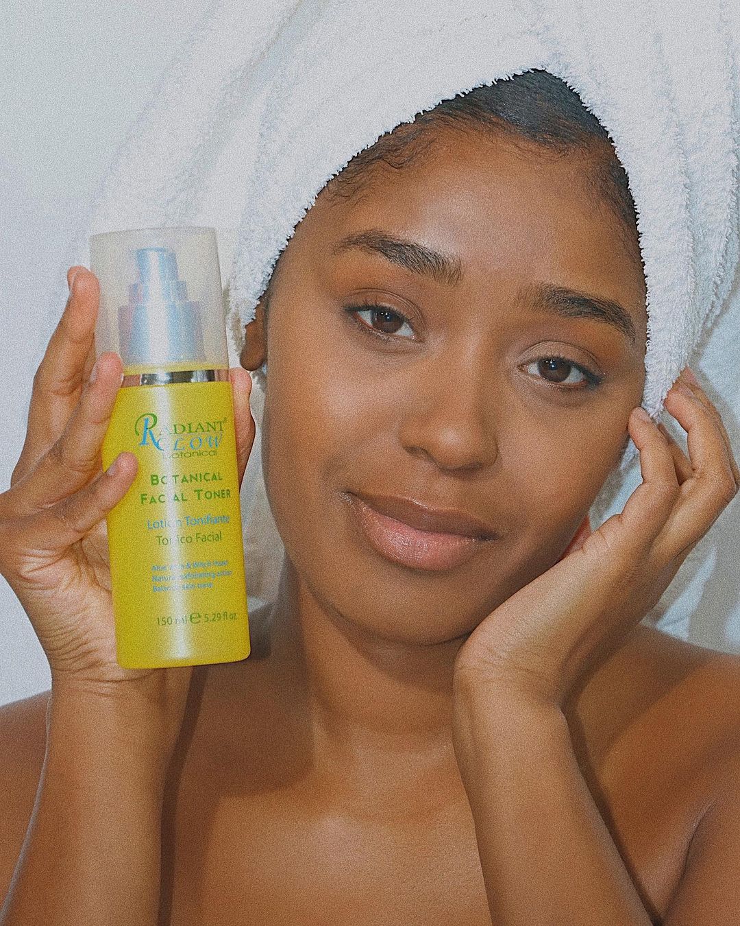 Radiant Glow LOTION TONIFIANTE POUR LE VISAGE - Nettoie, et resserre les pores.