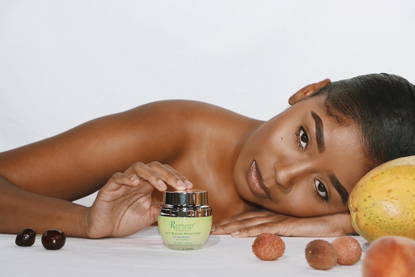 RADIANT GLOW BOTANICAL ORGANIC ANTI BLEMISH BRIGHTENER CREAM